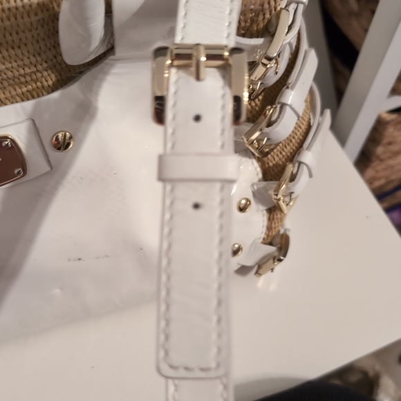 Michael Kors White Patent Leather &‎ Beige Raffia Buckled Hobo Bag - Picture 9 of 16